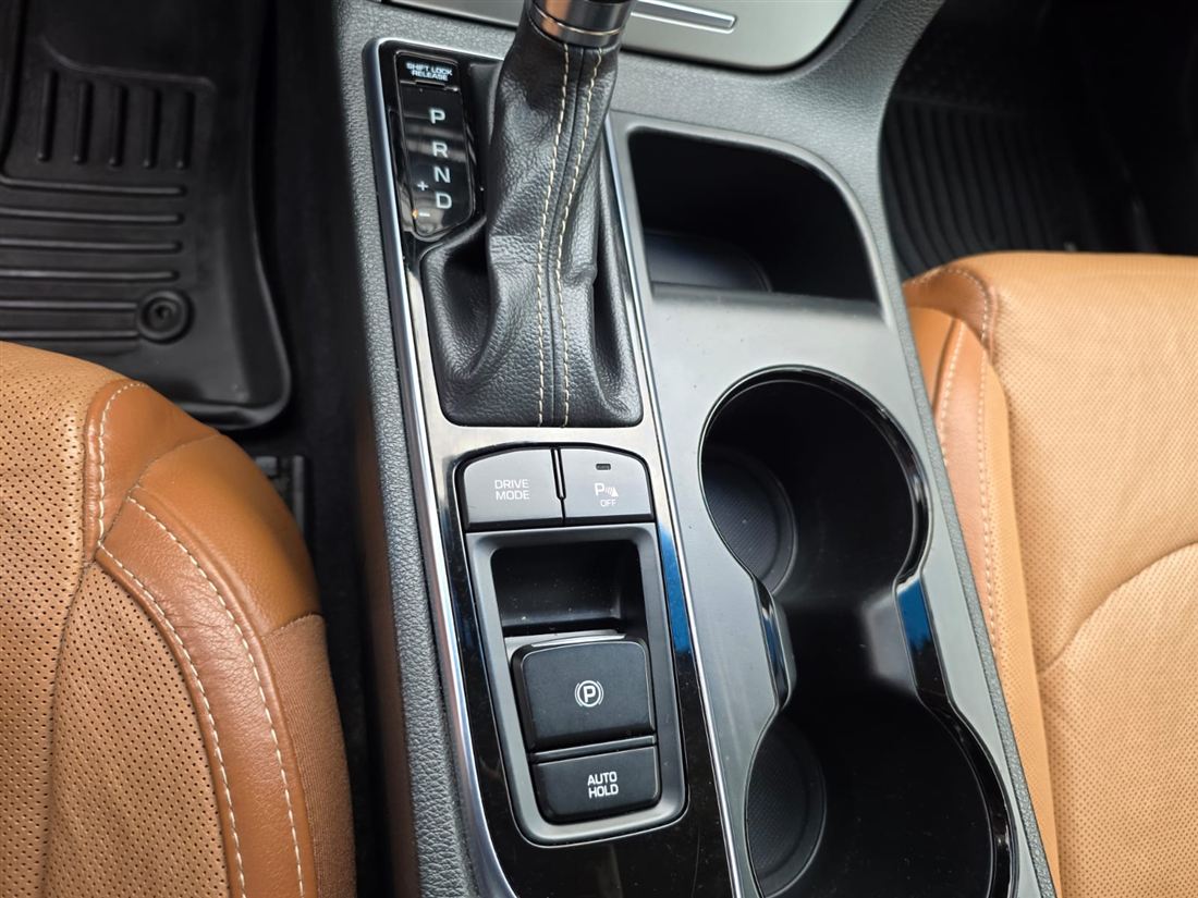 Clean gear shifter and cup holders